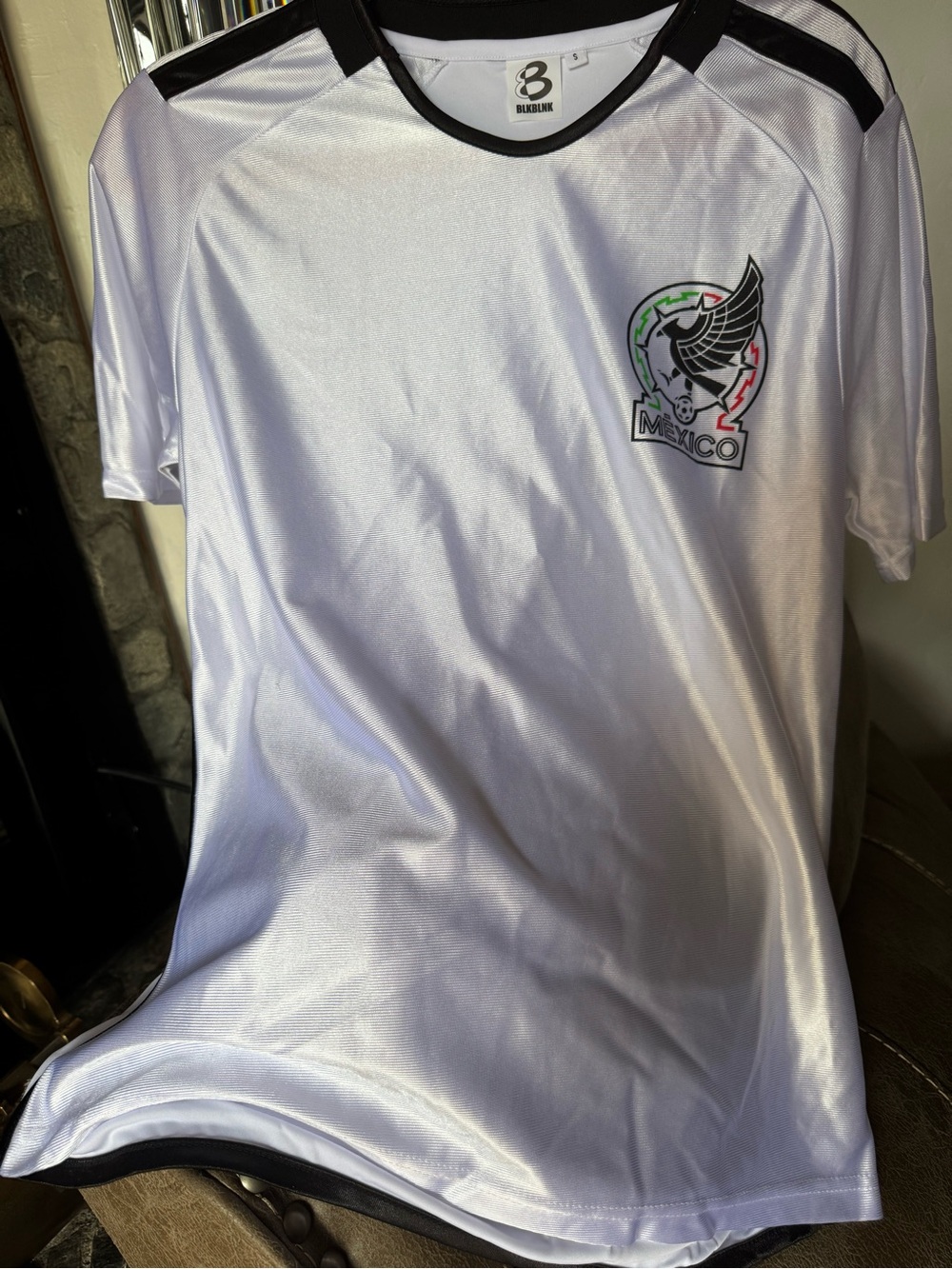 NWT’s Mexico national team soccer jersey White/ black collar and eagle crest. S